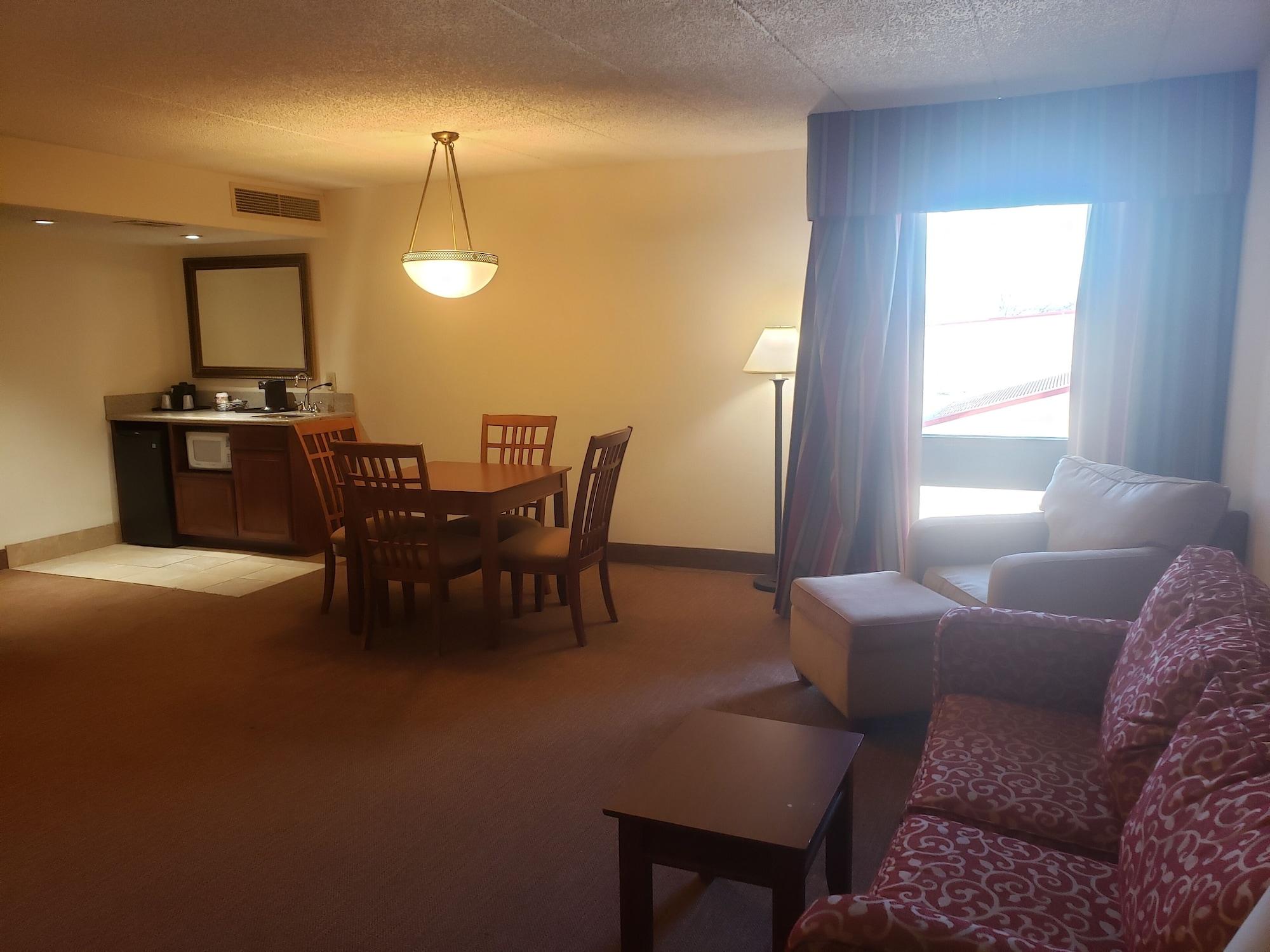 Tulsa Square Hotel Central, I-44 By Oyo Eksteriør bilde