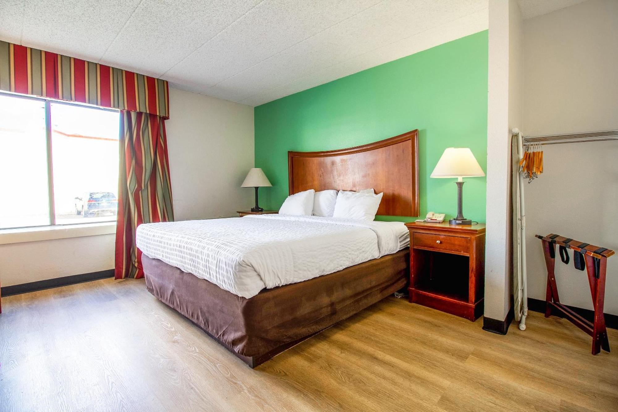 Tulsa Square Hotel Central, I-44 By Oyo Eksteriør bilde