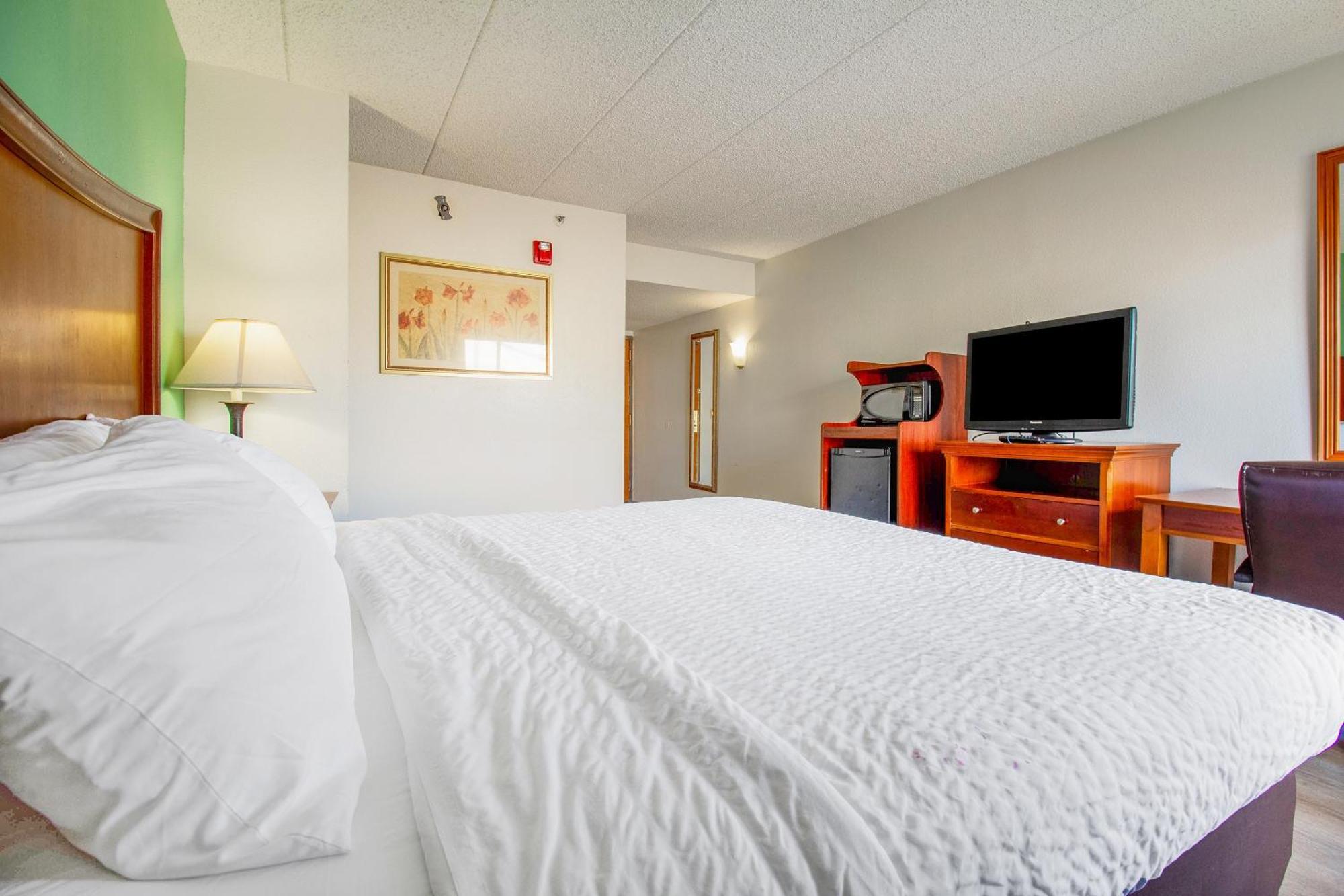 Tulsa Square Hotel Central, I-44 By Oyo Eksteriør bilde